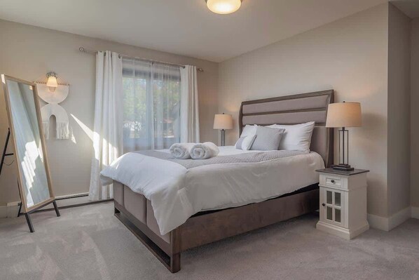 4 bedrooms, desk, iron/ironing board, travel cot