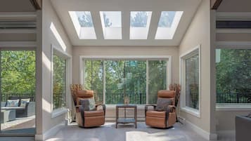 TV, fireplace, offices