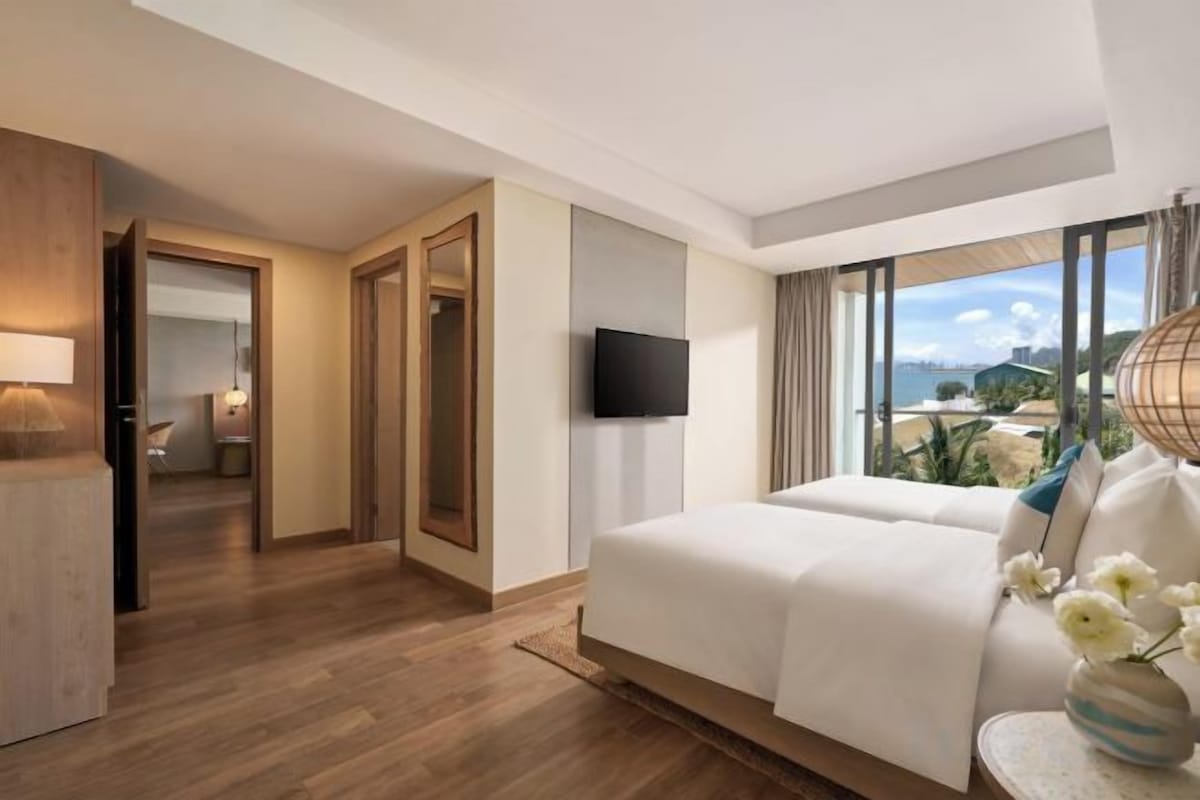 Minibar, in-room safe, desk, soundproofing