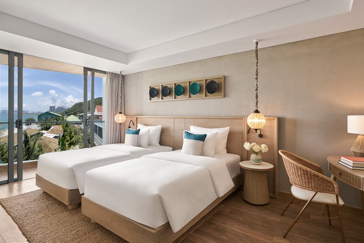 Sunset Twin Room | Minibar, in-room safe, desk, soundproofing