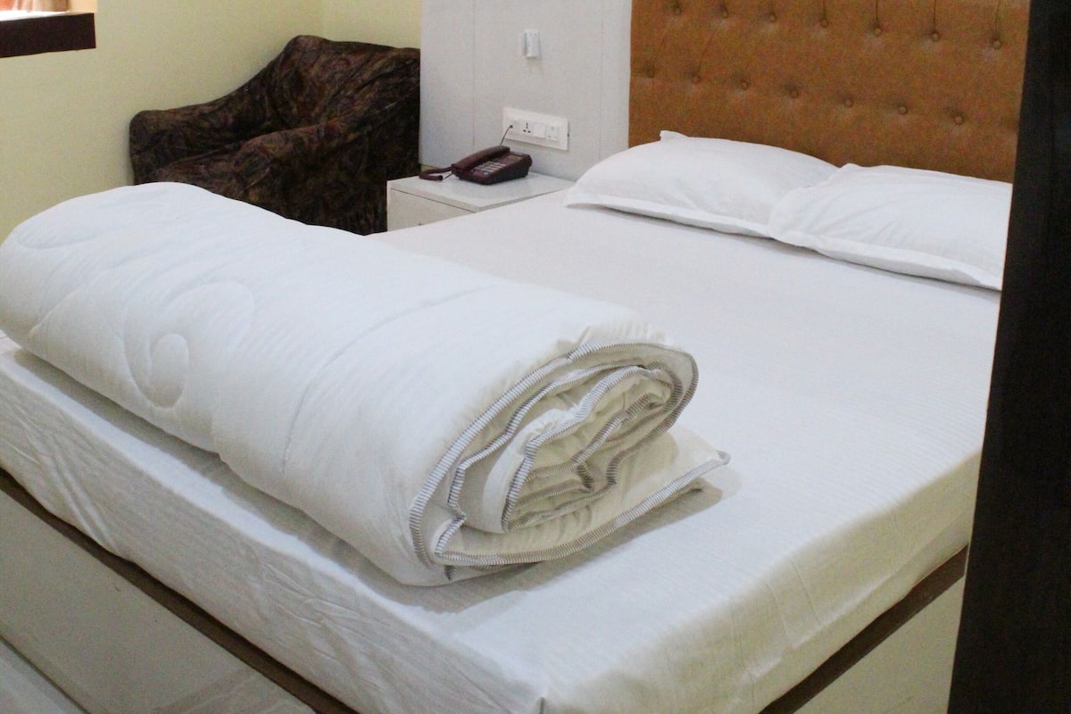 Deluxe Double Room | Free WiFi, bed sheets