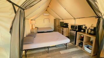 Standard Cabin | Free WiFi, bed sheets
