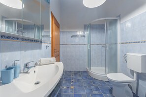 Ensemble douche/baignoire, bidet