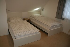 4 Schlafzimmer, Schreibtisch, Bügeleisen/Bügelbrett, kostenloses WLAN