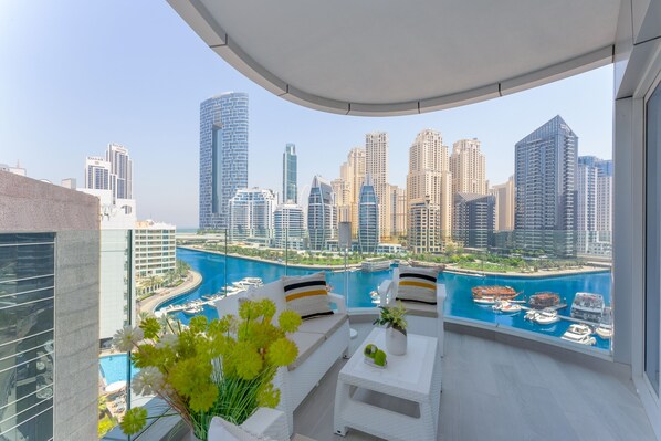 Appartement Deluxe, accès piscine, vue canal | Terrasse/Patio