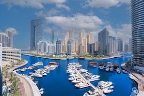 Apartamento Deluxe, acceso a la piscina, vistas al canal | Vistas a la ciudad