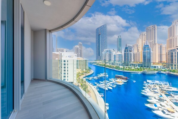 Apartamento Deluxe, acceso a la piscina, vistas al canal | Vistas del balcón