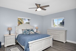 3 bedrooms, iron/ironing board, WiFi, bed sheets - Once Upon a Tide in Port Largo (Key Largo)