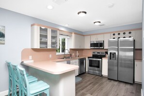 Fridge, microwave, oven, stovetop - Once Upon a Tide in Port Largo (Key Largo)