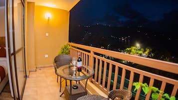 Standard Suite, Lake View | 1 bedroom, down comforters, in-room safe, individually furnished