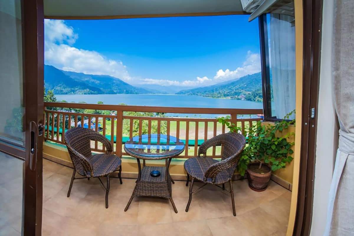 Standard Suite, Lake View | Pemandangan tasik