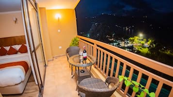 Standard Suite, Lake View | Down duvets, in-room safe, individually furnished, desk