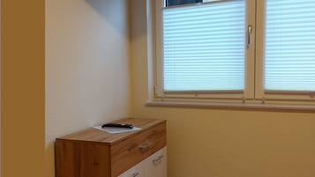 Economy-Zweibettzimmer, barrierefrei, mit Bad (Etagenbett -1- Hamburg) | Kostenloses WLAN