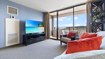 Condo, 2 Bedrooms | Living area