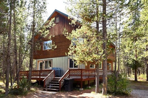 Secluded Cabin w/ Hot Tub - 25 mins to Yellowstone