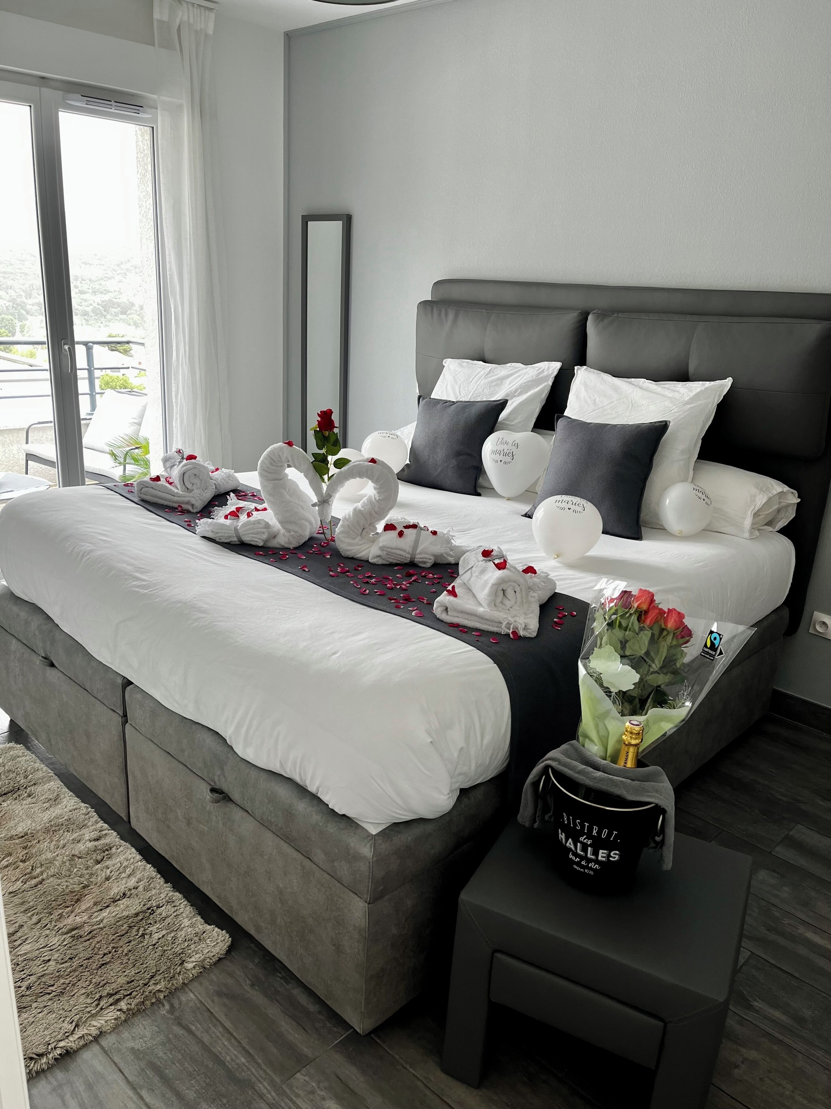 1 bedroom, desk, iron/ironing board, WiFi