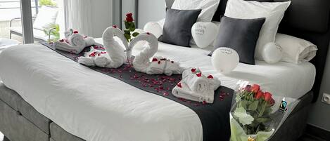 1 bedroom, desk, iron/ironing board, WiFi