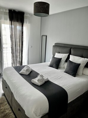 1 bedroom, desk, iron/ironing board, WiFi