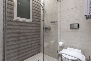 Luxury Apartment | Bathroom | Shower, free toiletries, hair dryer, towels - Phaedrus Living: City Center Lux Flat Kolonaki (Athens)
