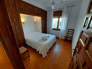 3 bedrooms, travel crib, free WiFi, bed sheets - Apartment in an exceptional location with sea view! (L'Escala)