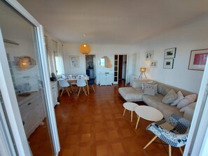 TV - Apartment in an exceptional location with sea view! (L'Escala)
