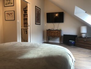 3 Schlafzimmer, Schreibtisch, Bügeleisen/Bügelbrett, WLAN