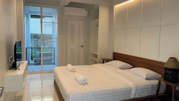 Standard Double Room | 1 bedroom, desk, blackout drapes, WiFi (free)