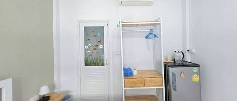 1 habitación, escritorio, wifi gratis y ropa de cama