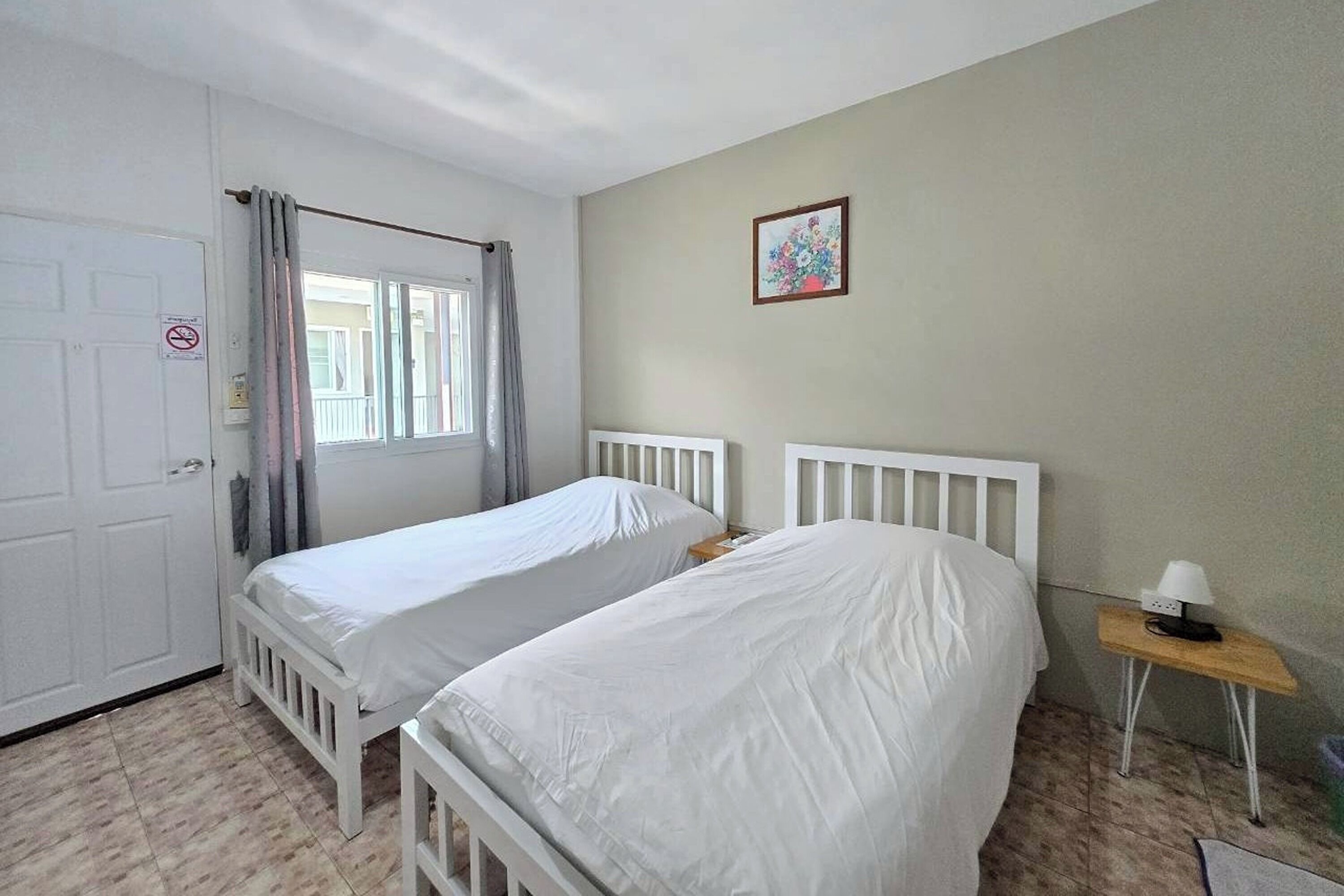 Economy Twin Room | City view