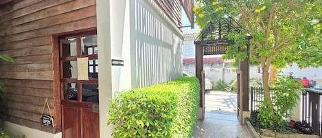 Entrée de l’hébergement