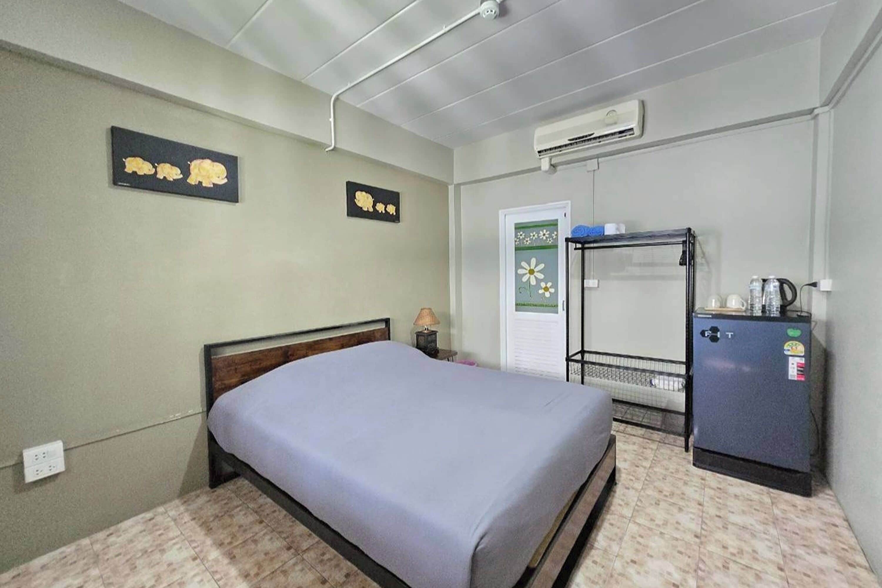 Economy Double Room | 1 bedroom, desk, free WiFi, bed sheets