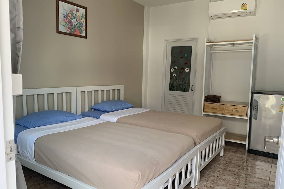 Economy Room, 2 Twin Beds | 1 bedroom, desk, free WiFi, bed sheets