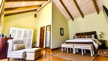 Luxe beddengoed, een minibar, een kluis op de kamer, een bureau