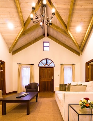Premium bedding, minibar, in-room safe, desk - The Residences at Karen Country Club (Nairobi)