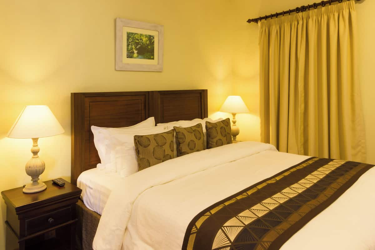Premium bedding, minibar, in-room safe, desk