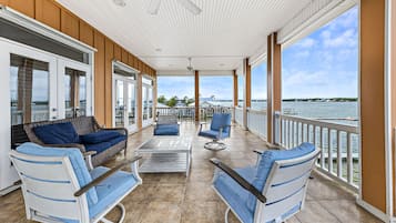 Comfort House, 4 Bedrooms, Balcony, Lagoon View | Balcony