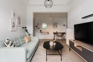 Appartement Standard | Aire de séjour | Téléviseur connecté de 43 po avec télévision numérique, téléviseur