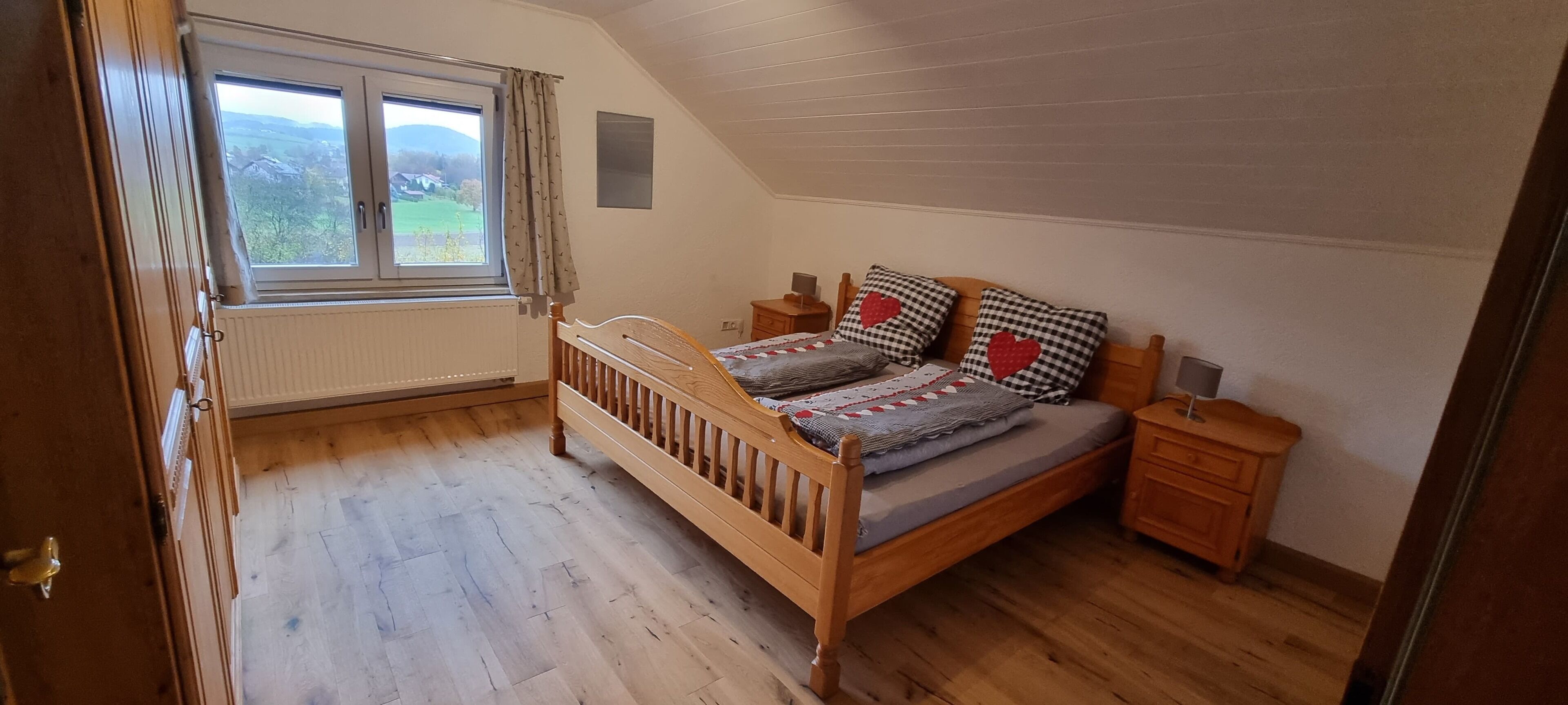 4 Schlafzimmer, Schreibtisch, Bügeleisen/Bügelbrett, Reisekinderbett