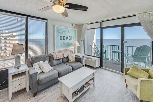 Pets welcome,direct oceanfront, poolside,1 bedroom