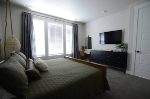 6 bedrooms, desk, iron/ironing board, free WiFi