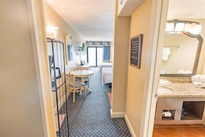 1 chambre, fer et planche Ă repasser, Wi-Fi, draps fournis