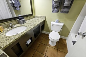 Combined shower/tub, hair dryer, towels