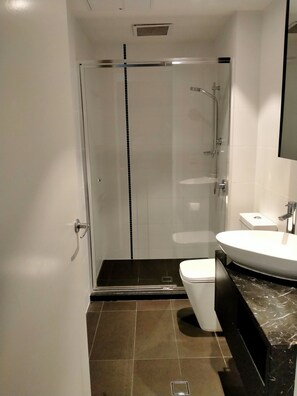 Shower - Rare Find 10 mins to city (Walkerville)