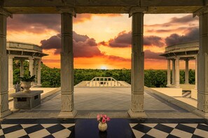 Luxury Room (1) | Living area - Amã Stays & Trails Abhay Manor, Kaali Toonk (Desuri)