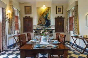 Dining room - Amã Stays & Trails Abhay Manor, Kaali Toonk (Desuri)