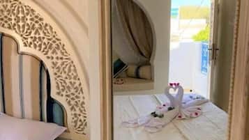 Chambre Supérieure avec balcon | Egyptian cotton sheets, premium bedding, Select Comfort beds, minibar