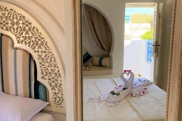 Chambre Supérieure avec balcon | Seprai katun Mesir, seprai premium, dan tempat tidur Select Comfort