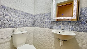 Shower, towels