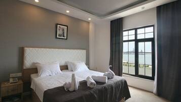 1 bedroom, premium bedding, minibar, in-room safe