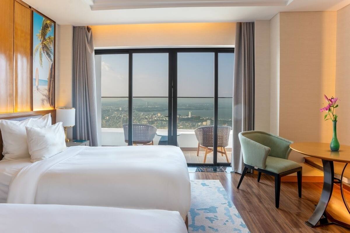 ห้องพรีเมียมทวิน, วิวอ่าว | เครื่องนอนระดับพรีเมียม, เตียงเมมโมรีโฟม, ตู้นิรภัยในห้องพัก, โต๊ะทำงาน